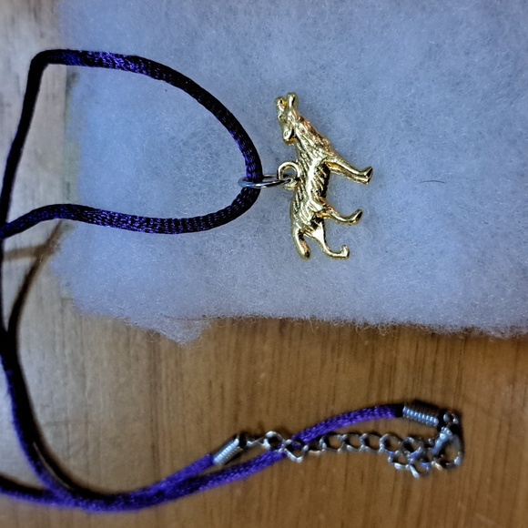 Gold Howling Wolf Necklace - Picture 4 of 5